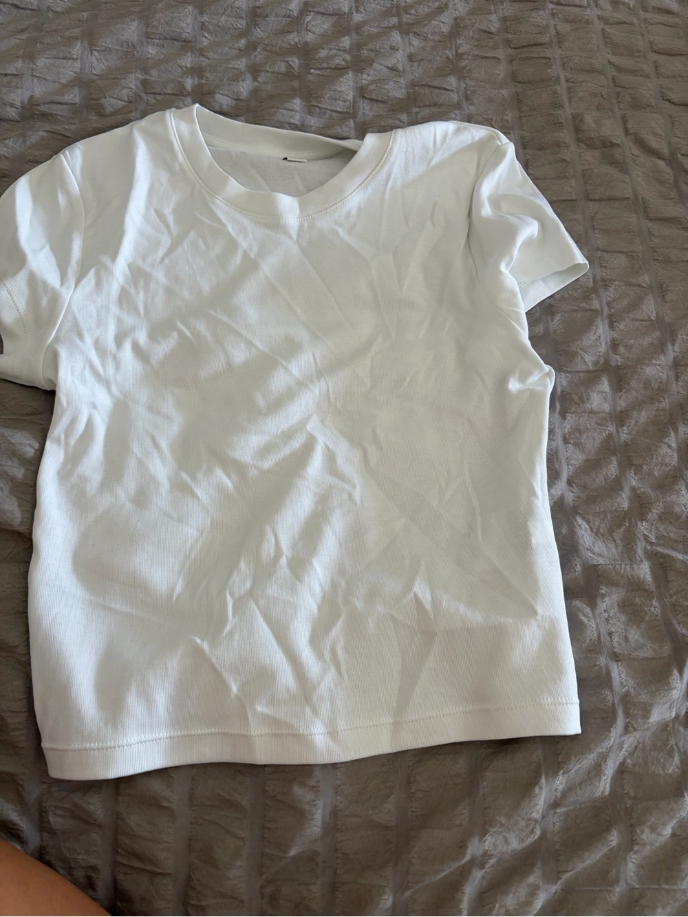 Uniqlo White Short Sleeve Crewneck Tee